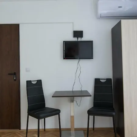 Guest Old Captain Hostel