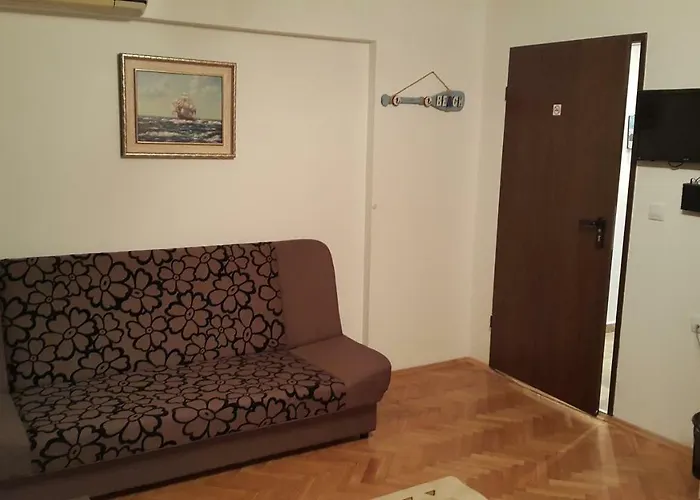 Guest Old Captain بيت شباب